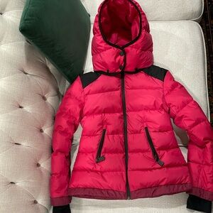 🤩SOLD🤩Moncler HOODED DOWN JACKET great condition.